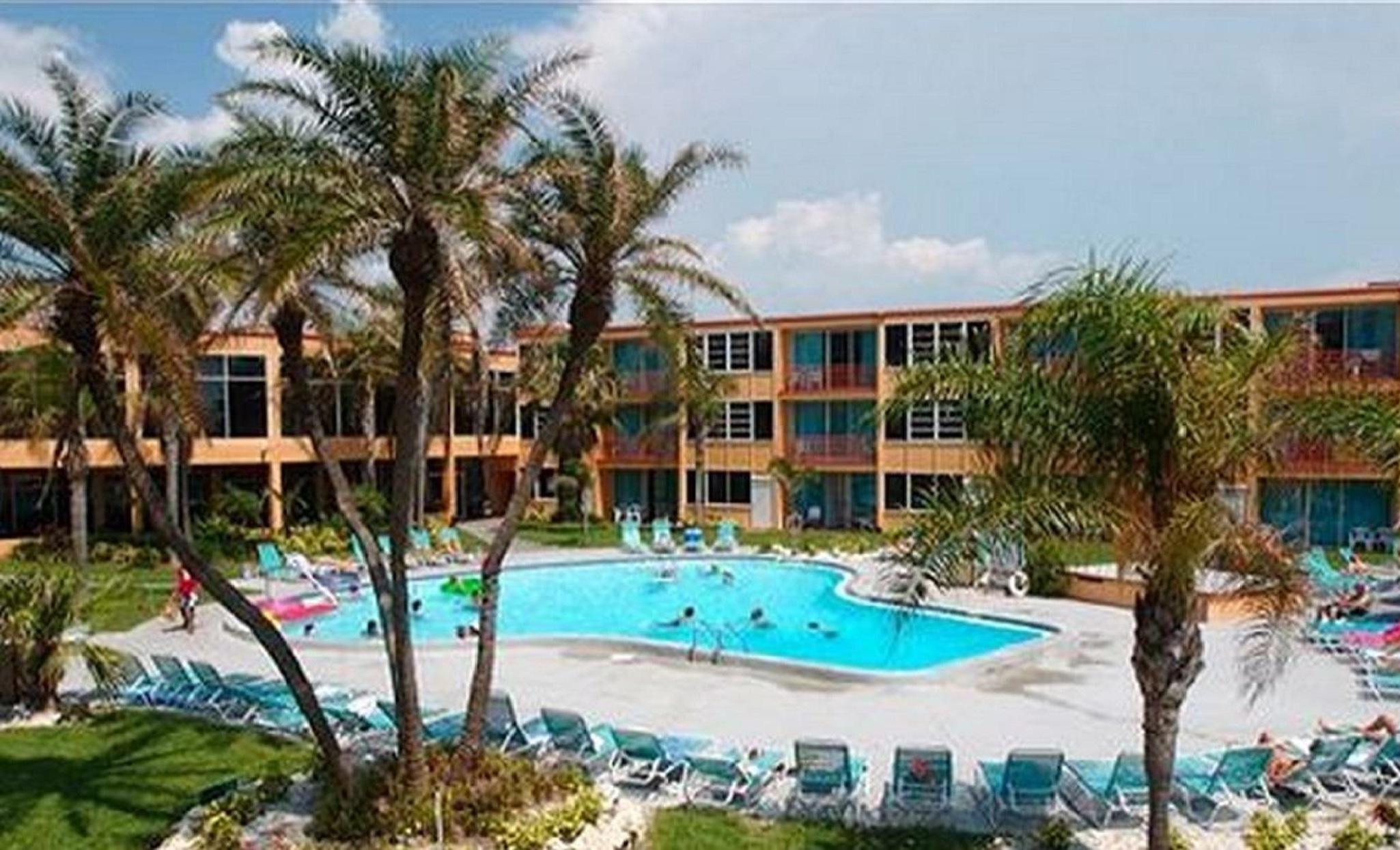 Dolphin Beach Resort St. Pete Beach Exteriör bild