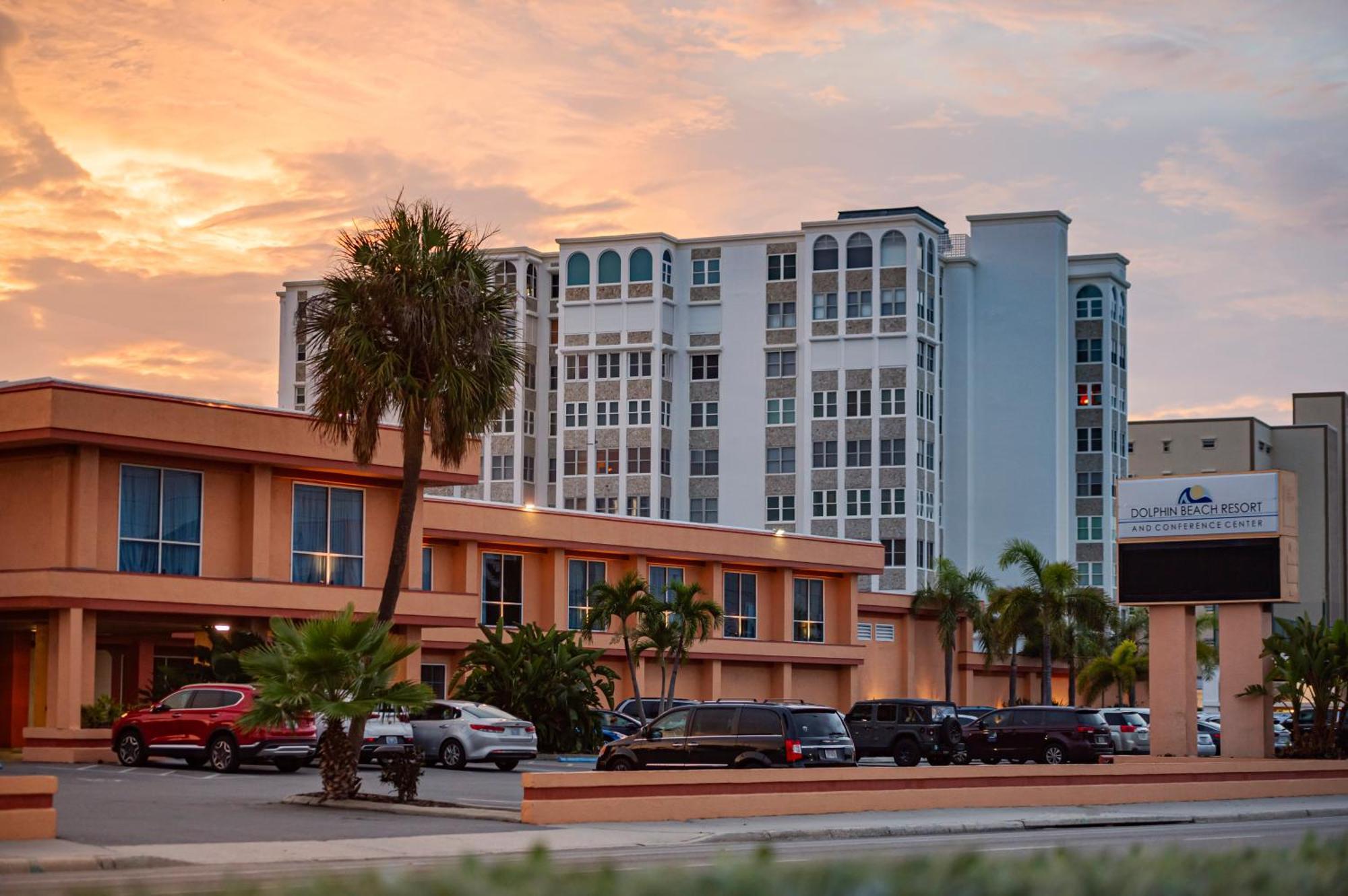 Dolphin Beach Resort St. Pete Beach Exteriör bild