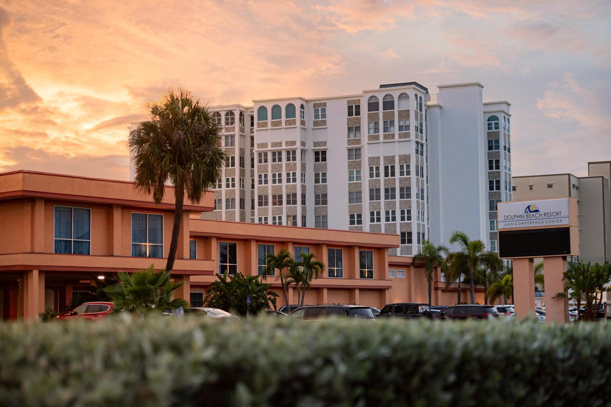 Dolphin Beach Resort St. Pete Beach Exteriör bild