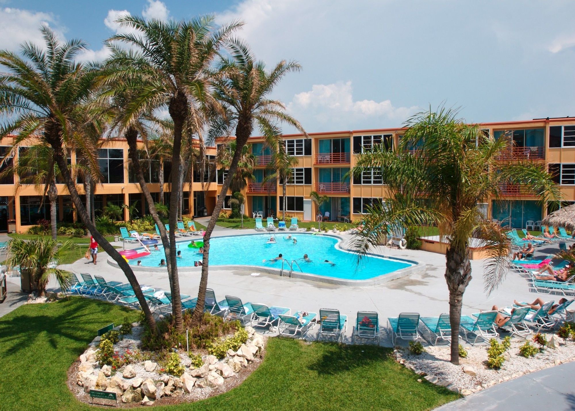 Dolphin Beach Resort St. Pete Beach Exteriör bild